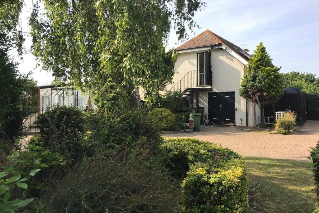 Alpaca Lodge Sittingbourne Esterno foto